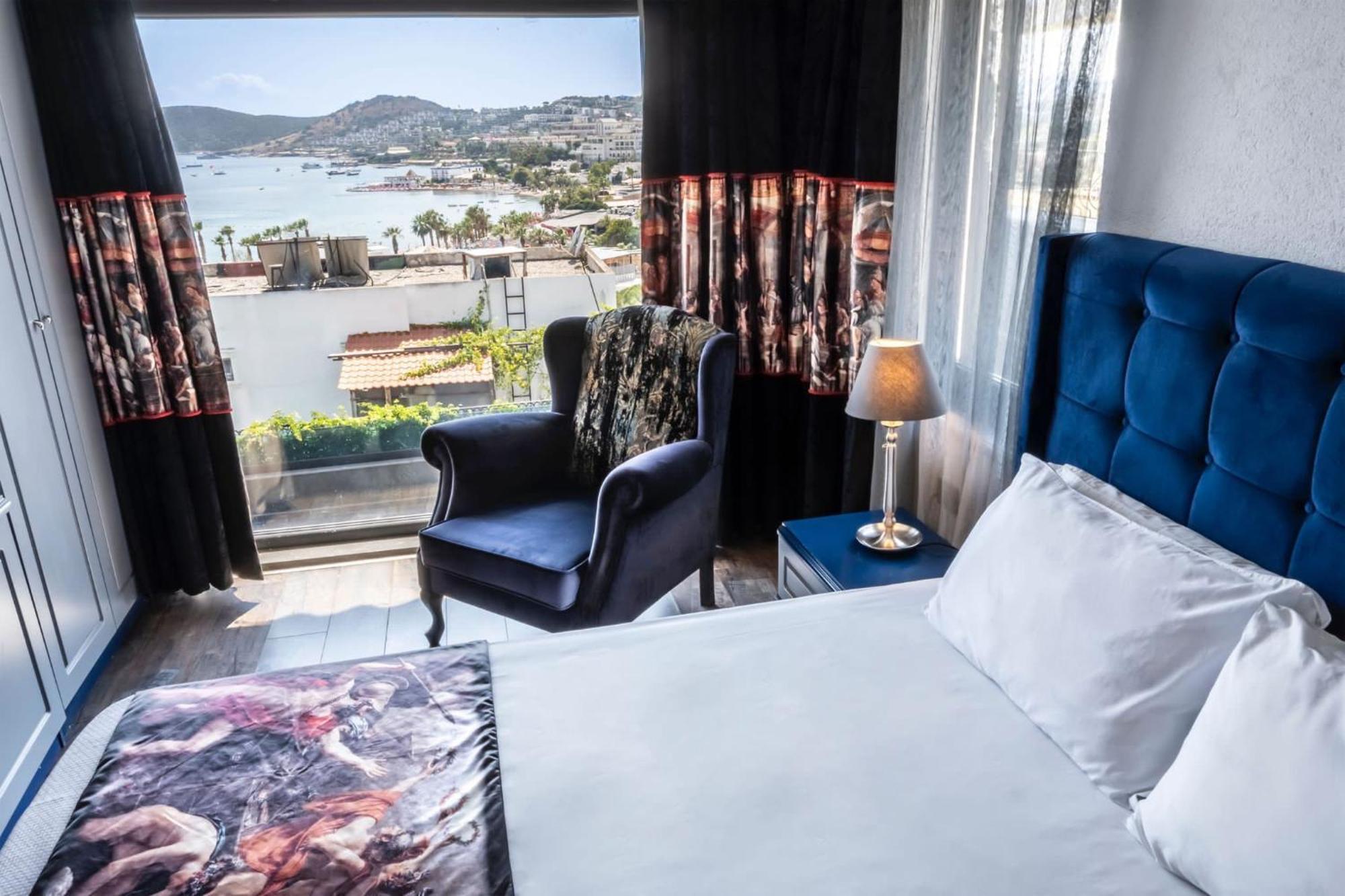 Hotel Art & Interiors 2*