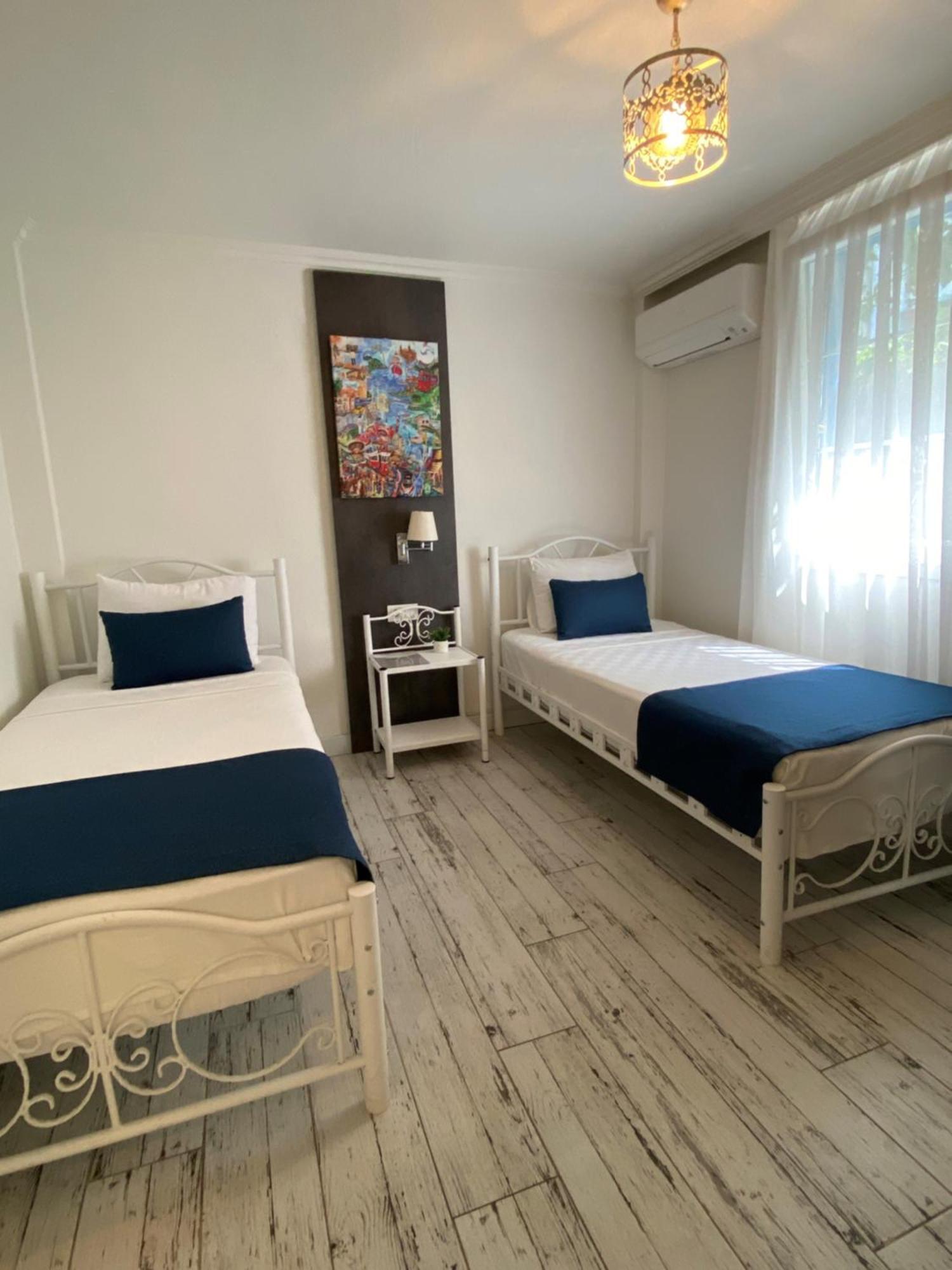 Marina Hotel *