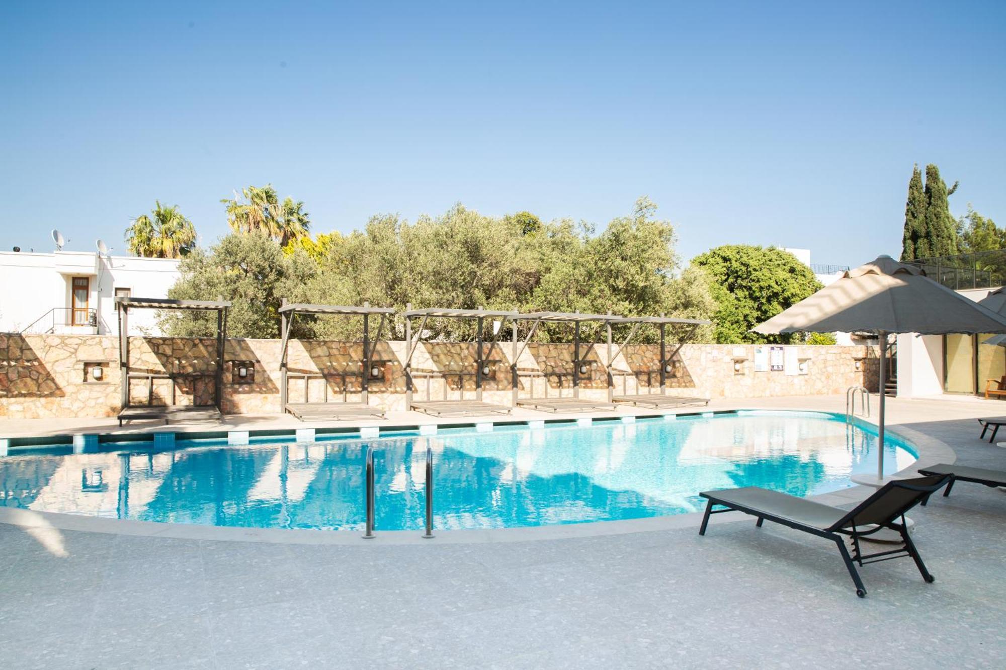 Aparthotel Queen By Important Group Travel 3*