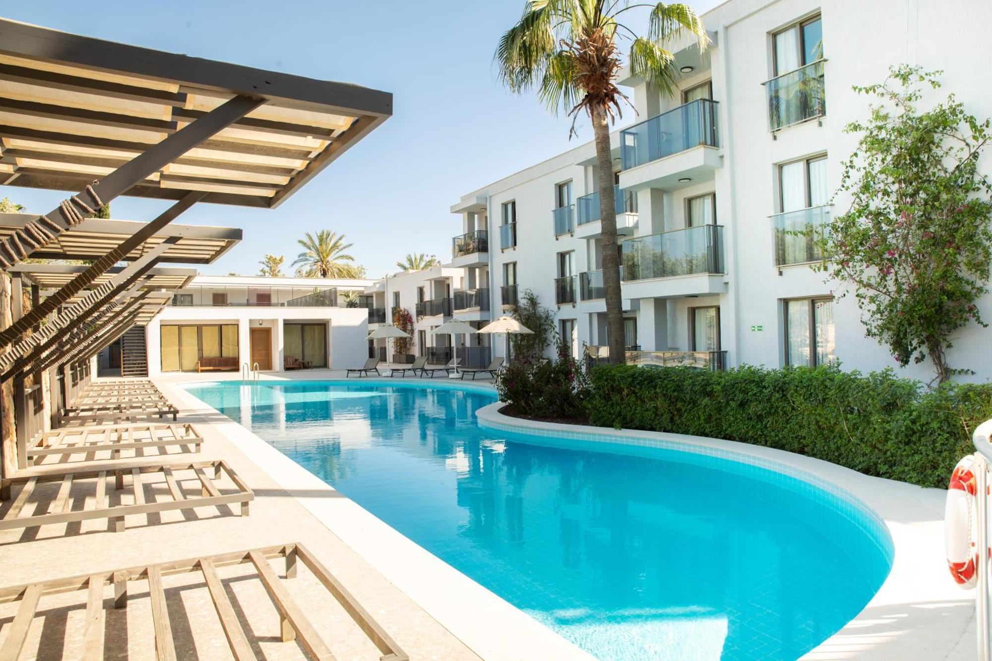 Queen By Important Group Travel Aparthotel