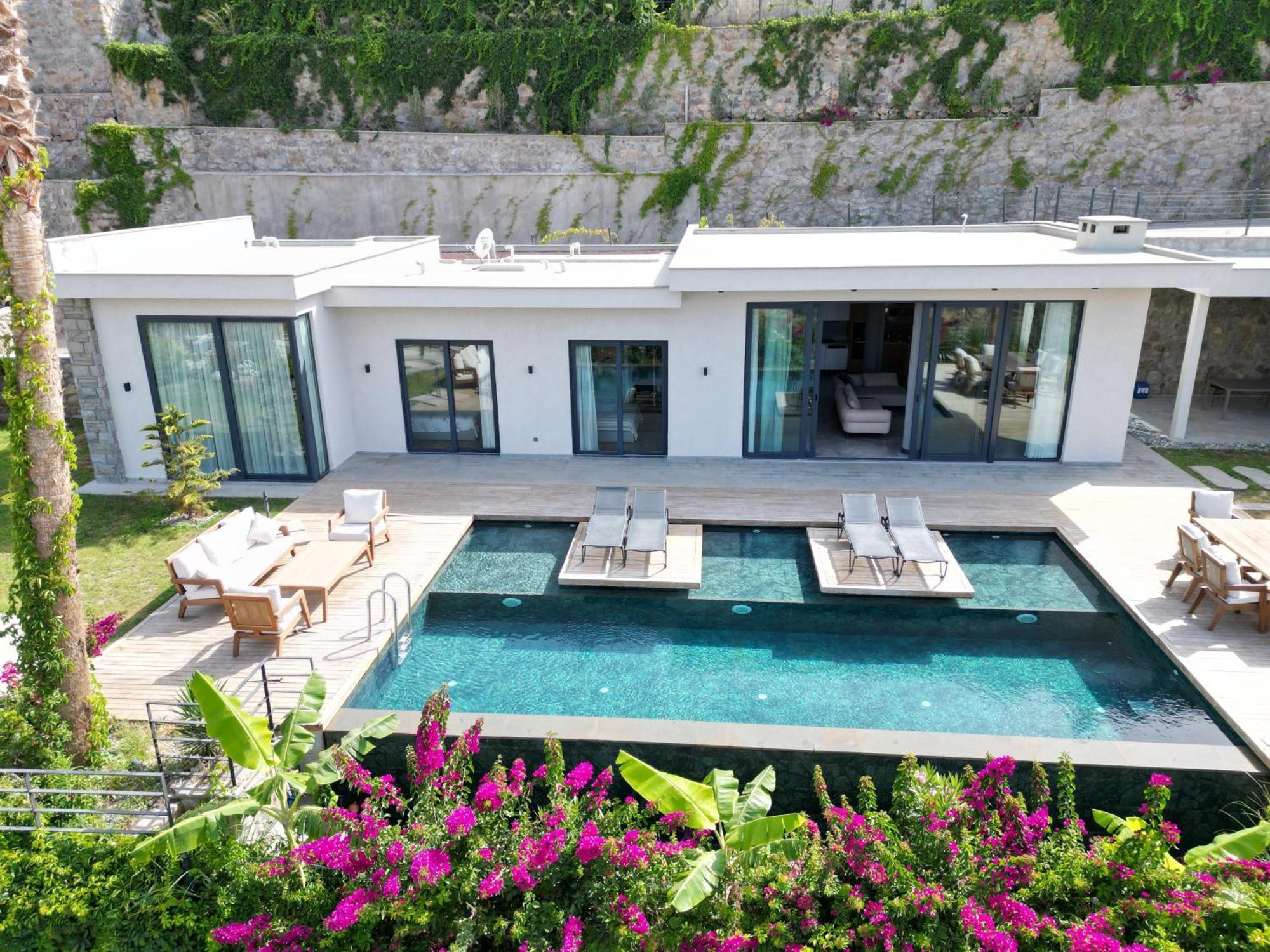Loca 2 Yalikavak'ta Ultra Luex Tatil Deneyimi * Bodrum