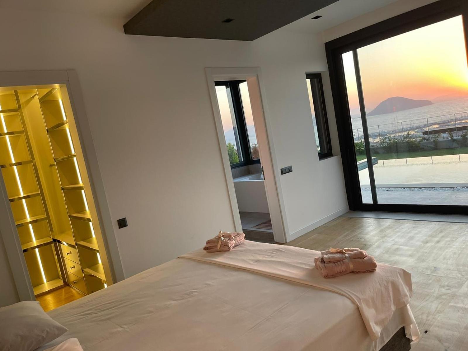 Luxury With Stunning Sea View And Spectacular Sunsets *