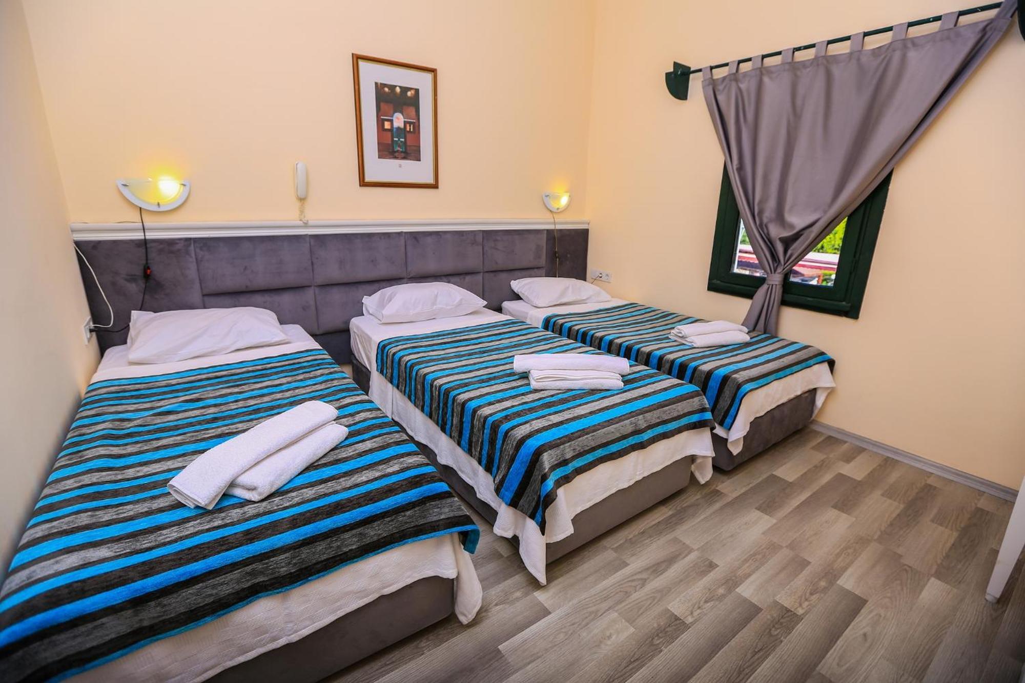 Bleu Nuit + Hotel