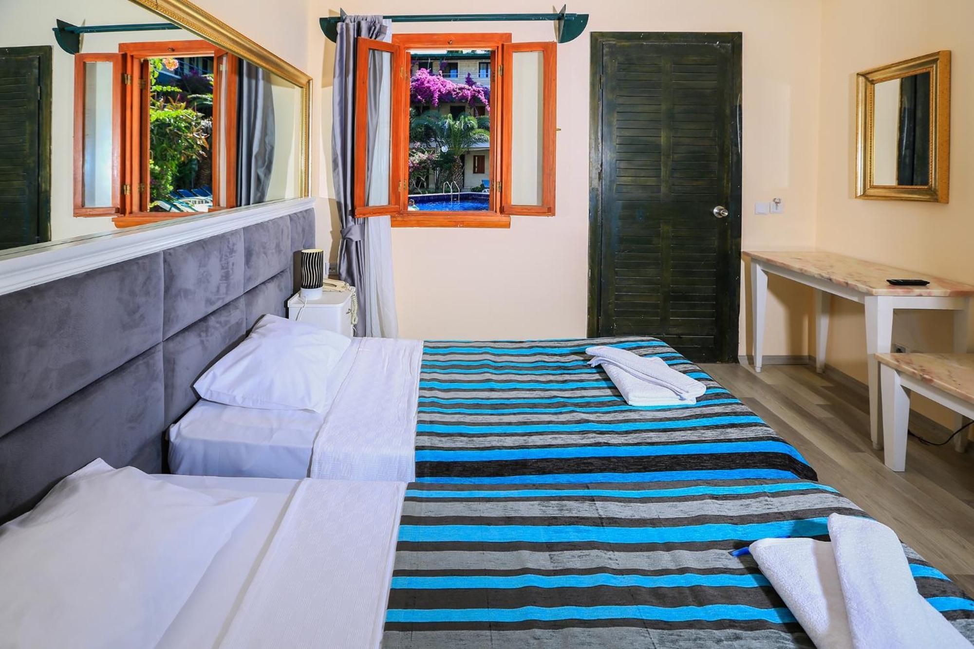 Hotel Bleu Nuit +