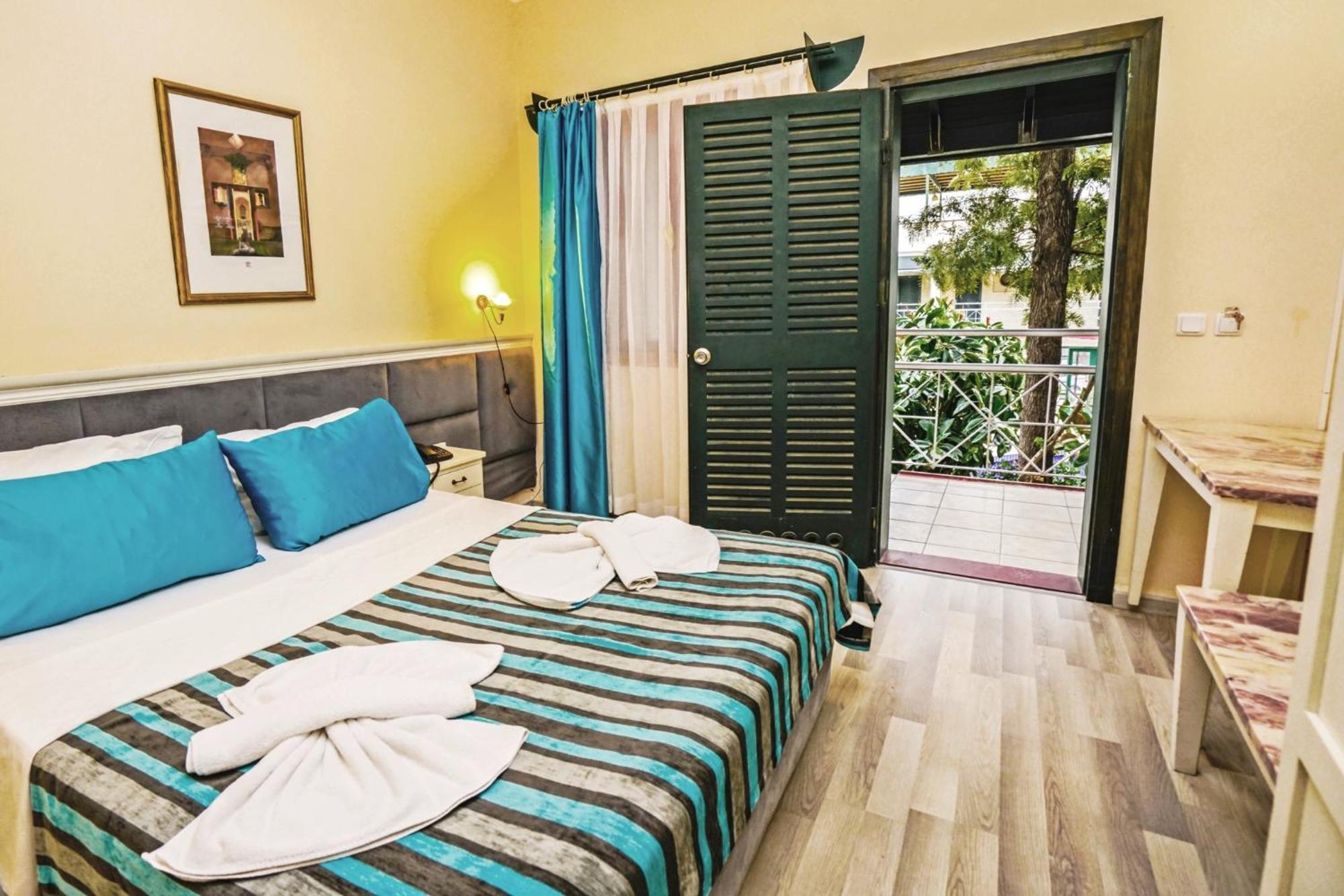 Bleu Nuit + Hotel Bodrum