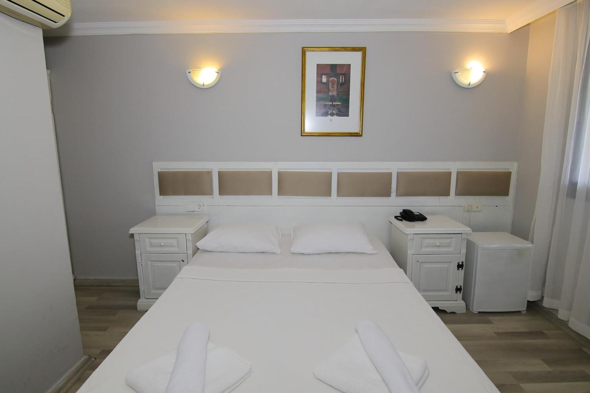Bleu Nuit + Hotel