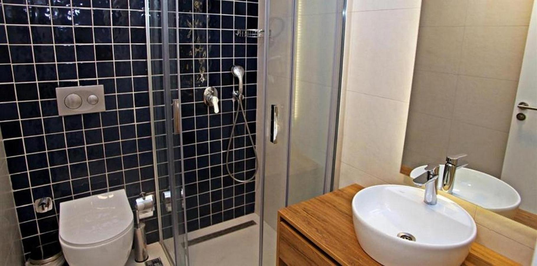 Queen Residences & 2*