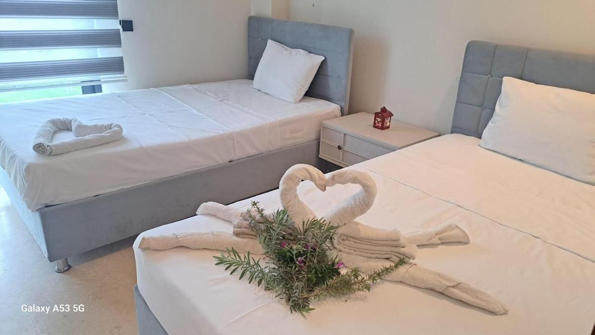 Oezel Havuzlu Tas Bodrum