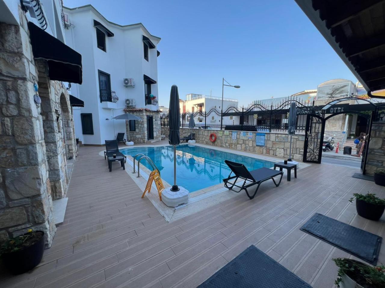 Wb Weekend Aparthotel 3*