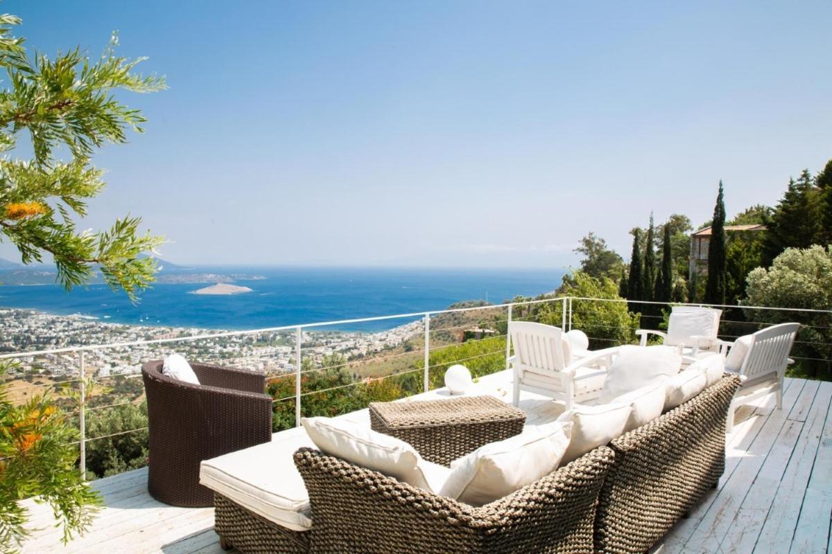 Stunning Sea View & Private Garden In Villa
