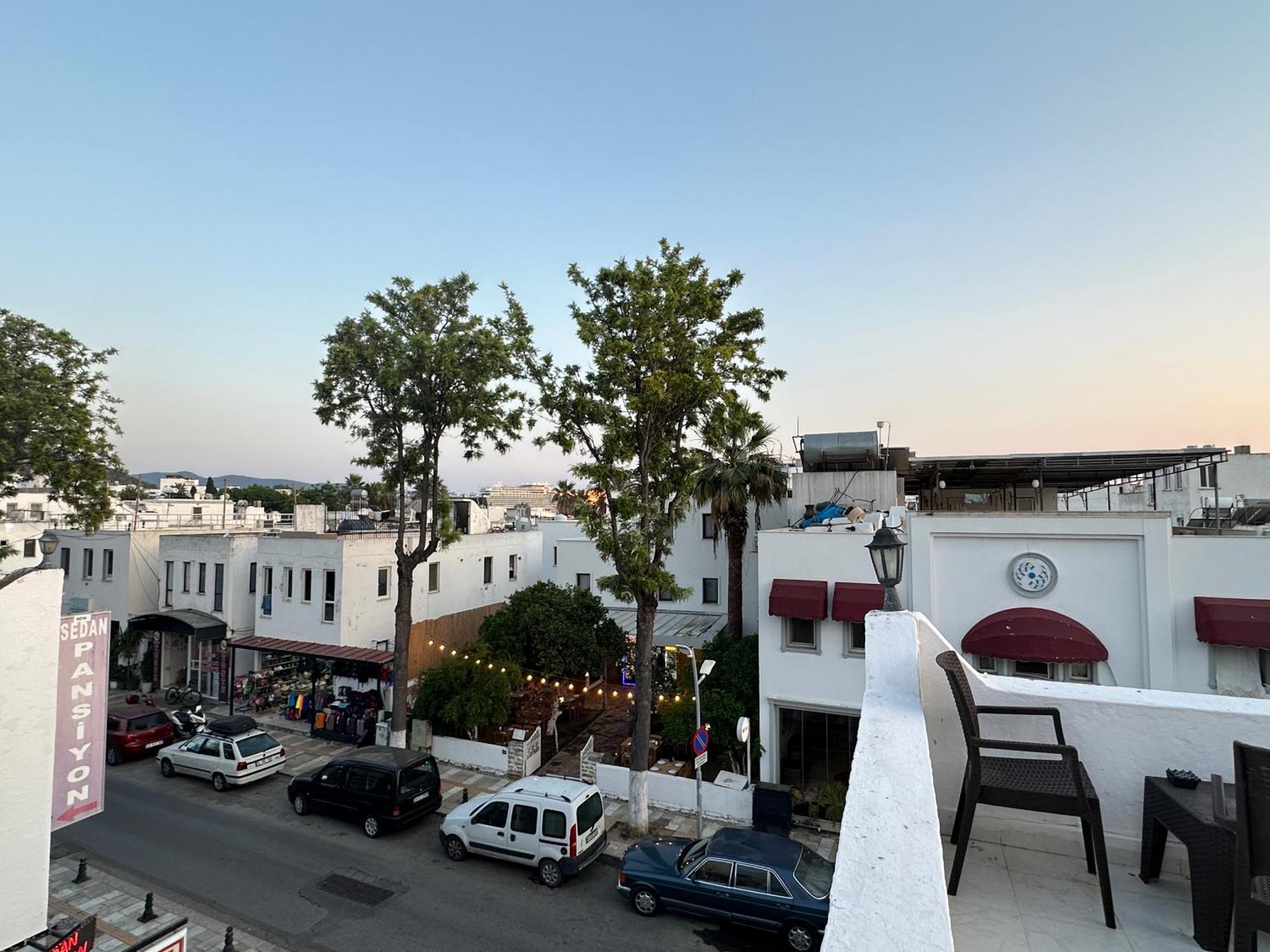 New Sedan Hotel