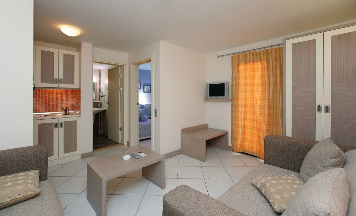 Queen By Important Group Travel Aparthotel 3*
