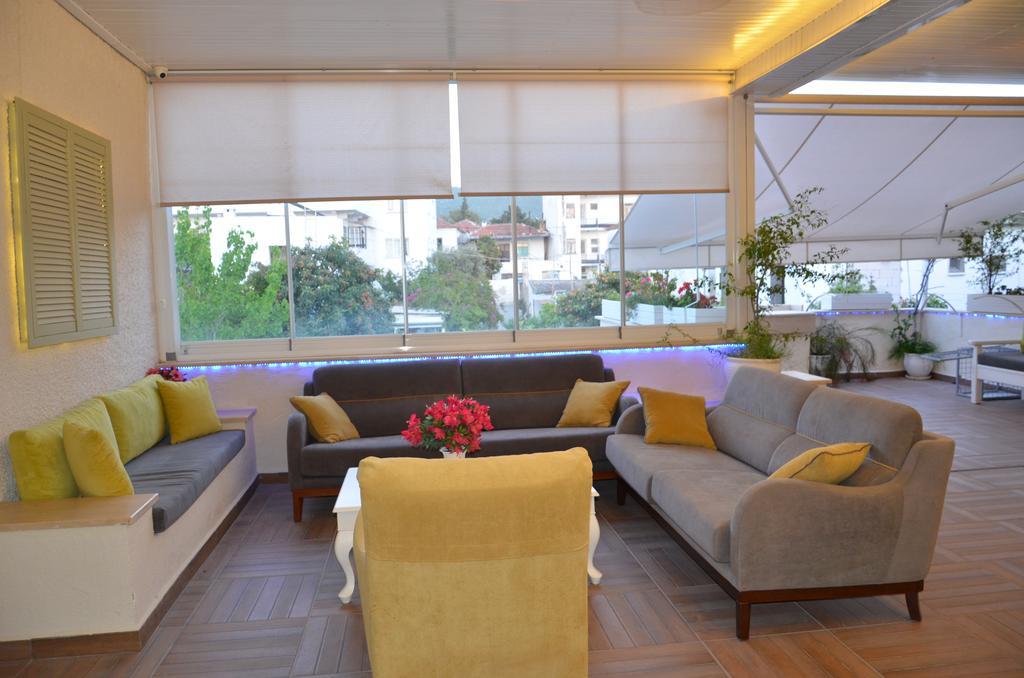 Albatros Hotel *