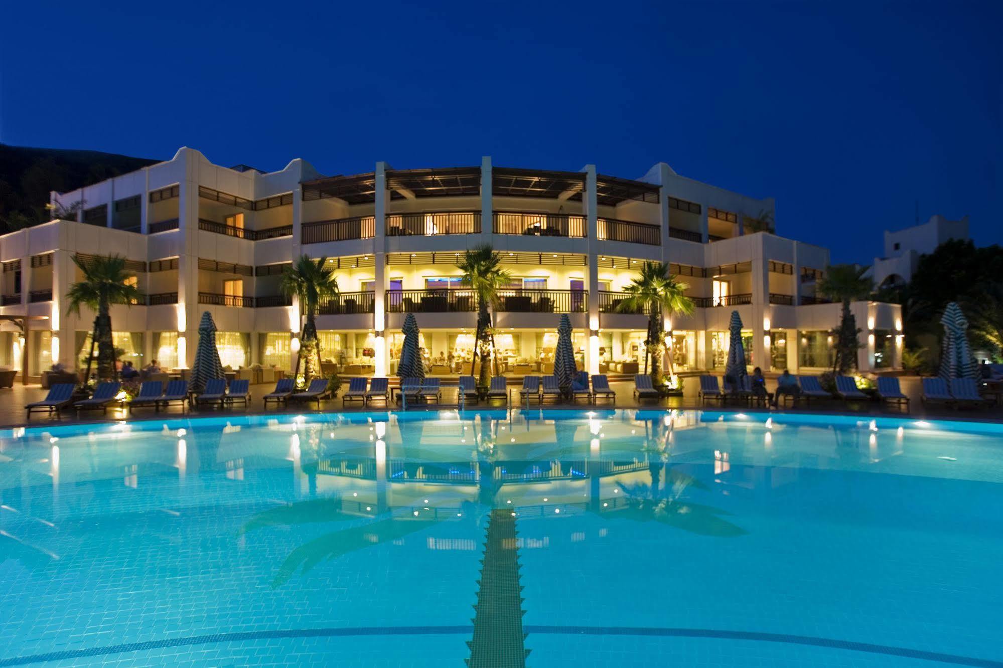 Latanya Park 4*