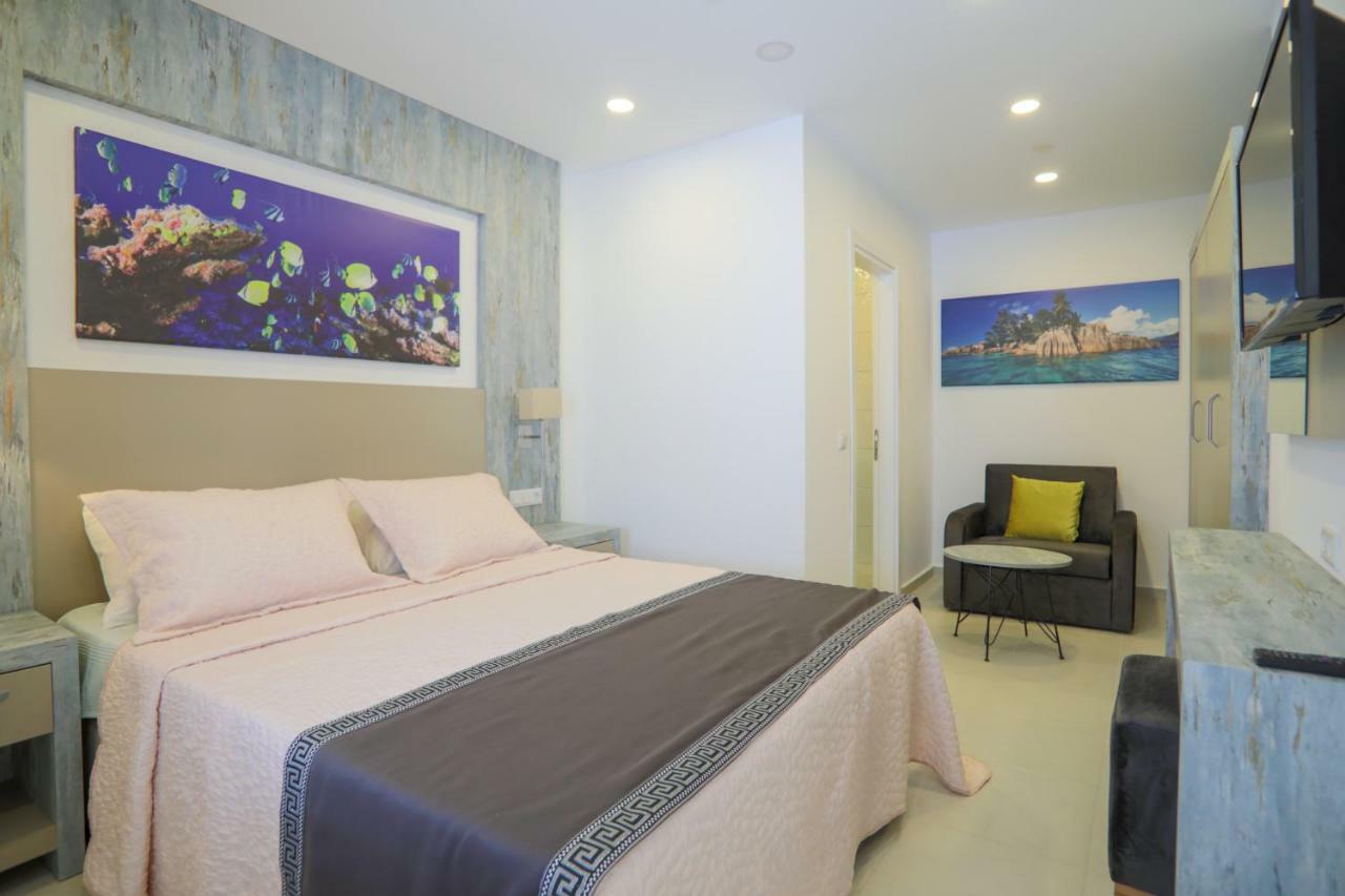 Victoria Suites *